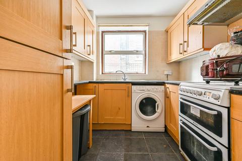 2 bedroom flat to rent, Parkgate Road, Battersea, London, SW11