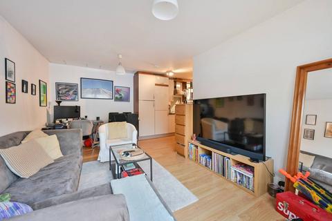 2 bedroom flat to rent, Falcon Road, Battersea, London, SW11