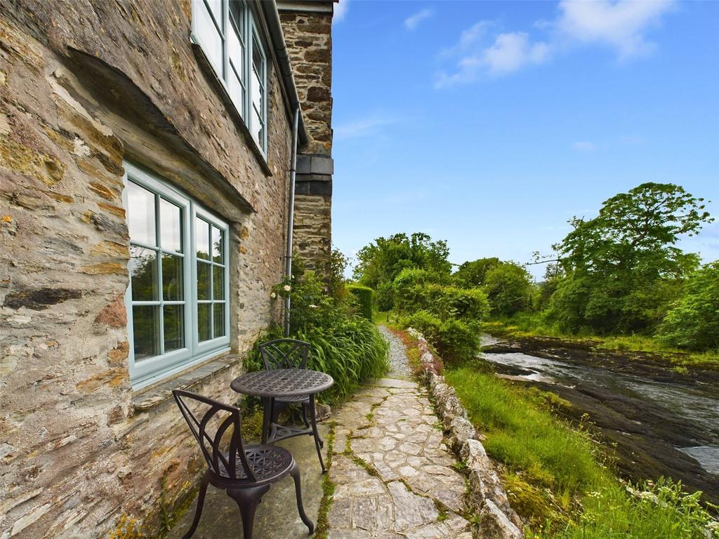 Riverside Terrace