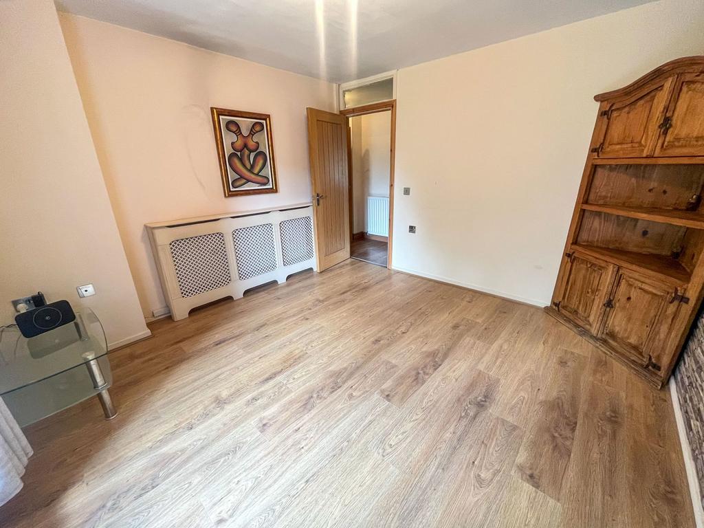 Mickleton Road, Solihull B92 2 bed flat for sale £157,000