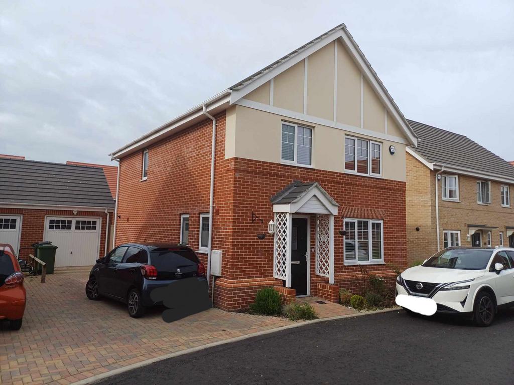 Sunflower Close, Gorleston NR31 4 bed detached house to rent £1,500