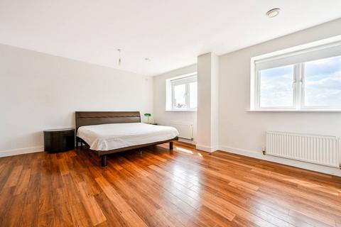 13 Meadowview Road, London, SW20 9AN