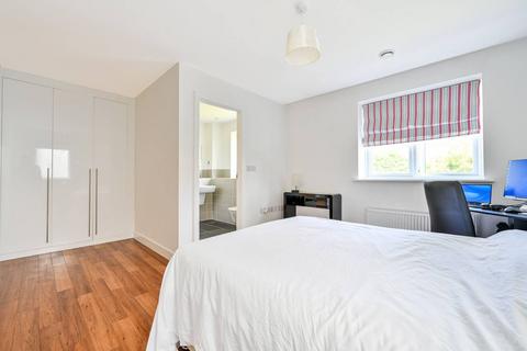13 Meadowview Road, London, SW20 9AN