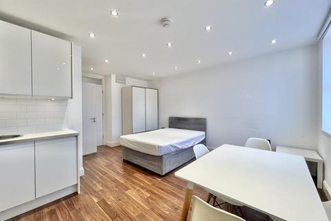 Studio to rent, Central Business Centre, Neasden, London NW10