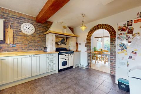 3 bedroom terraced house for sale, Clarence Road, Pilgrims Hatch, Brentwood, Essex, CM15