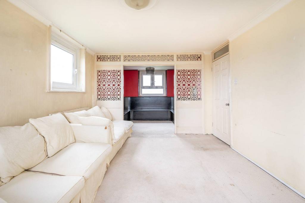 Grantham Road, Manor Park, London, E12 2 bed flat for sale - £250,000