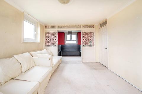 2 bedroom flat for sale, Grantham Road, Manor Park, London, E12