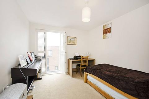 2 bedroom flat to rent, Mornington Close, Colindale, London, NW9