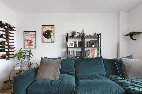 1 bedroom flat for sale, Lamington Heights, London E14