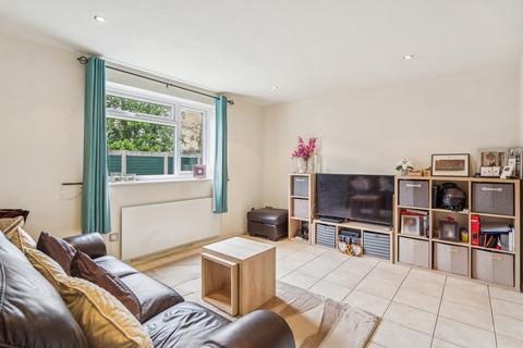 2 bedroom flat to rent, Cobblers Close, Farnham Royal SL2
