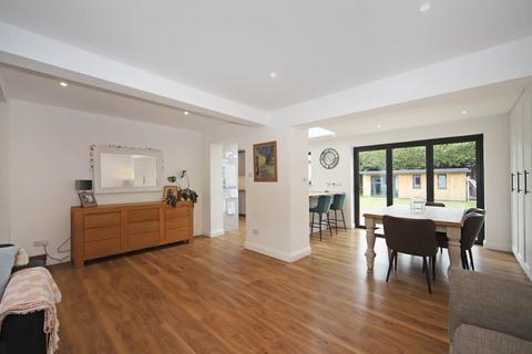 4 bedroom detached house for sale, Harcourt Road, Tring