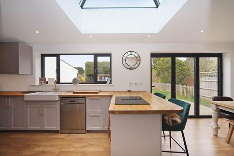 4 bedroom detached house for sale, Harcourt Road, Tring