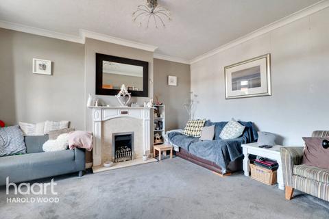 3 bedroom semi-detached house for sale, Straight Road, Romford