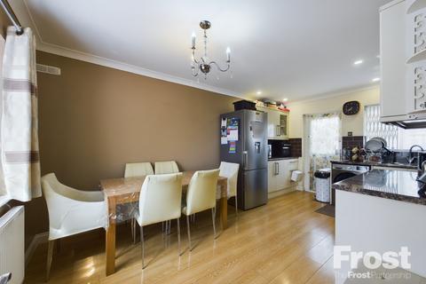 13 Explorer Avenue, Staines-upon-thames, TW19 7SS
