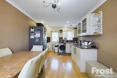 13 Explorer Avenue, Staines-upon-thames, TW19 7SS
