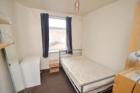 5 bedroom terraced house to rent, Filey Road, Manchester M14