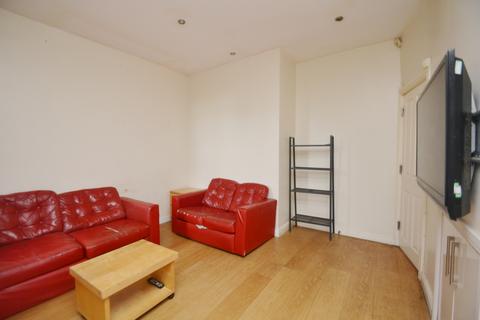 5 bedroom terraced house to rent, Filey Road, Manchester M14