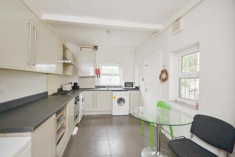5 bedroom terraced house to rent, Filey Road, Manchester M14