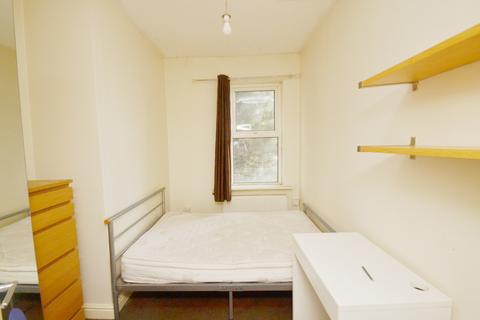 5 bedroom terraced house to rent, Filey Road, Manchester M14