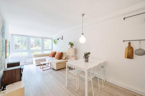 57 Hooks Close, London, SE15 2TP