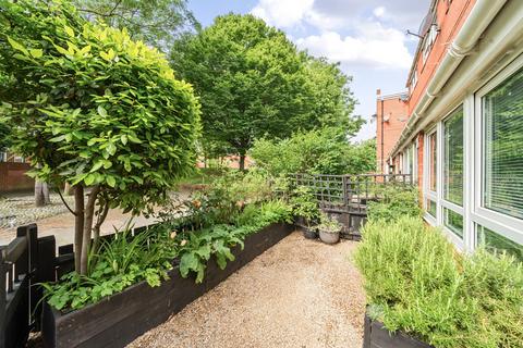 57 Hooks Close, London, SE15 2TP
