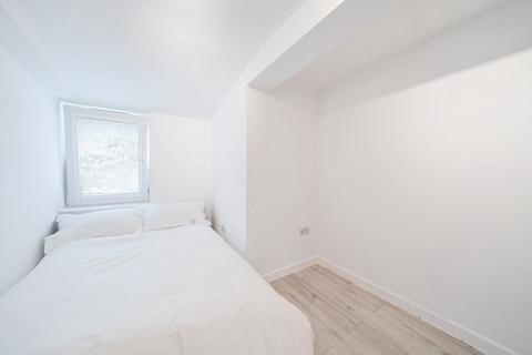 57 Hooks Close, London, SE15 2TP