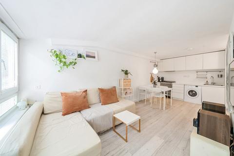 57 Hooks Close, London, SE15 2TP