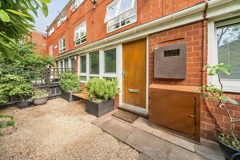 57 Hooks Close, London, SE15 2TP