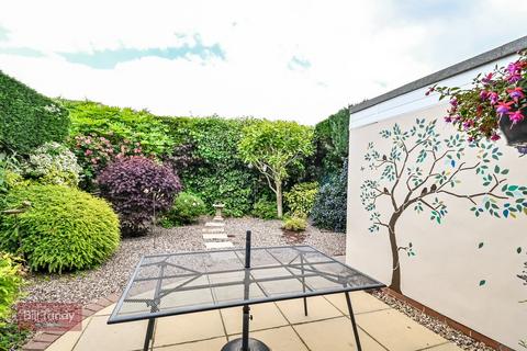 21 Yew Tree Avenue, Lichfield, WS14 9UA