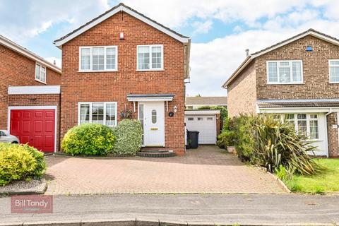 21 Yew Tree Avenue, Lichfield, WS14 9UA