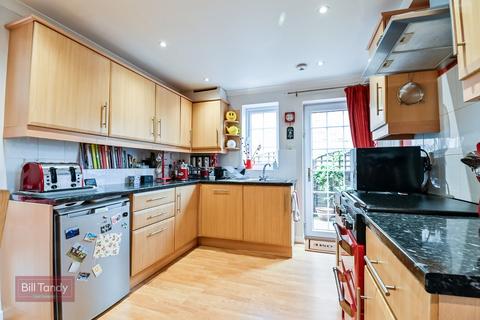 21 Yew Tree Avenue, Lichfield, WS14 9UA