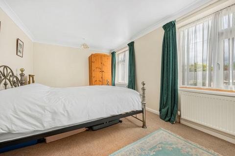 4 bedroom chalet for sale, Churchill Road, Kidlington, OX5