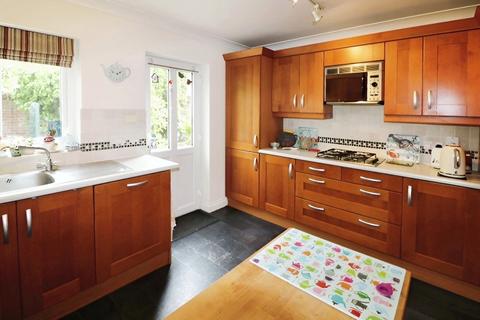4 bedroom semi-detached house for sale, Avenue Road, Wymondham, Norfolk, NR18