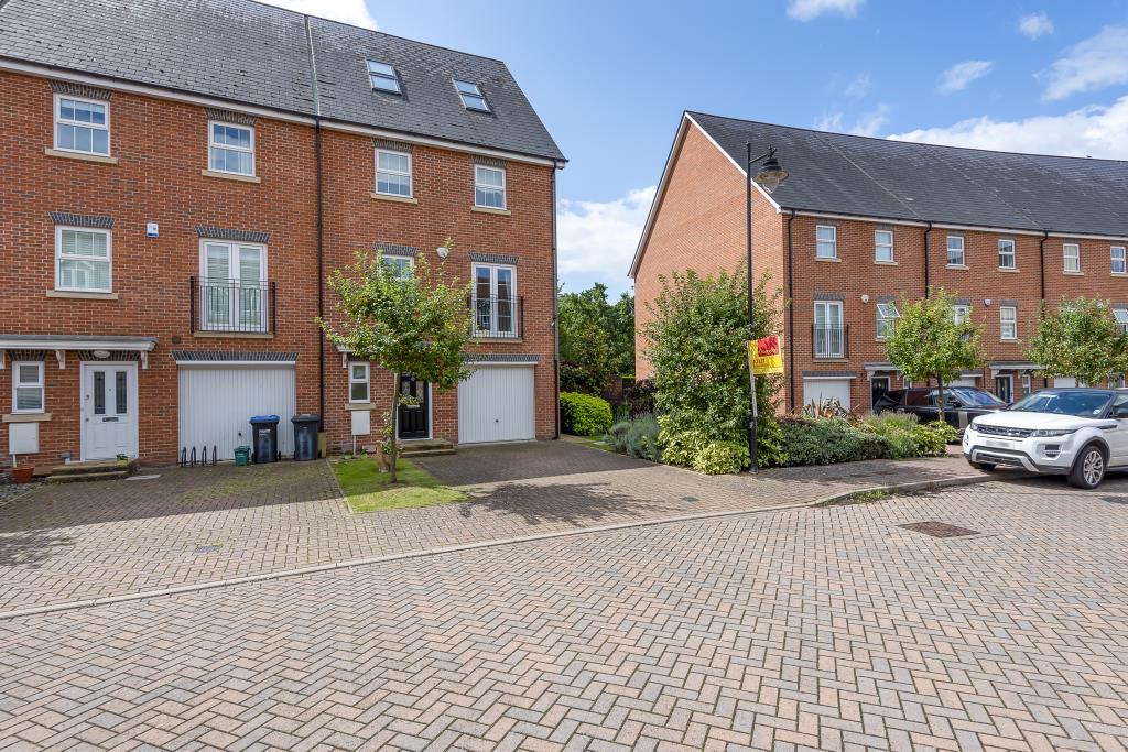 Virginia Water, Surrey, GU25 5 bed townhouse £3,250 pcm (£750 pw)