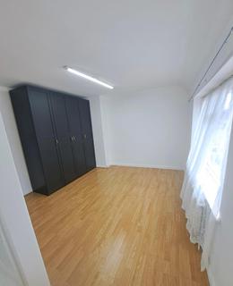 2 bedroom semi-detached house to rent, Dagenham , RM9
