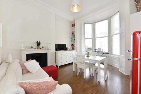 2 bedroom flat to rent, St Anns Villas, London