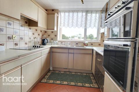 2 bedroom flat for sale, Boreham Holt, Borehamwood
