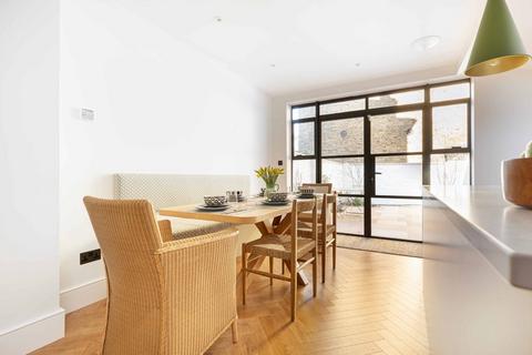 3 bedroom end of terrace house to rent, Aldensley Road, Hammersmith W6