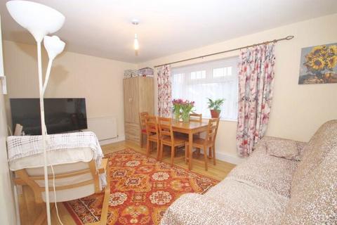 2 bedroom flat for sale, Evesham Close, Greenford, London, UB6 9TF