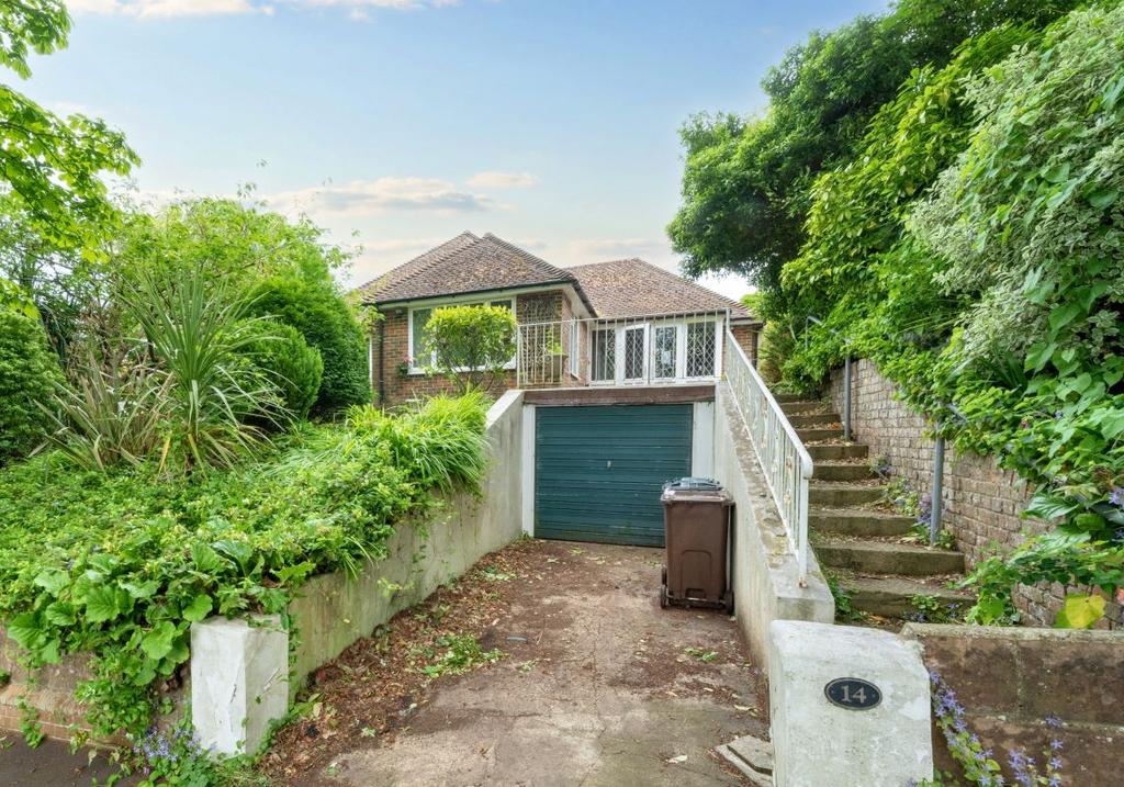 14 Varndean Road, Brighton, East... 2 bed bungalow - £500,000