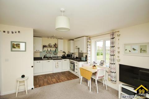 2 bedroom flat for sale, Thornbury, Bristol, South Gloucestershire, BS35
