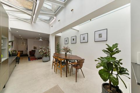 6 bedroom terraced house to rent, Peary Place, London, E2