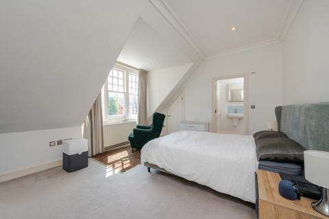 2 bedroom flat for sale, Netherhall Gardens, Hampstead, London