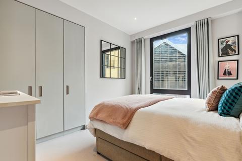 1 bedroom flat for sale, Drapers Yard, London