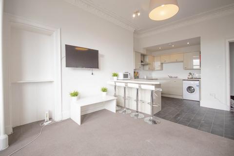 4 bedroom flat to rent, 1445L – Mayfield Road, Edinburgh, EH9 3AF
