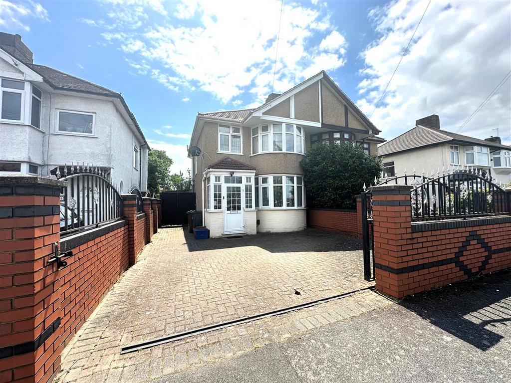 Hereford Road, Feltham 3 bed semidetached house for sale £549,999