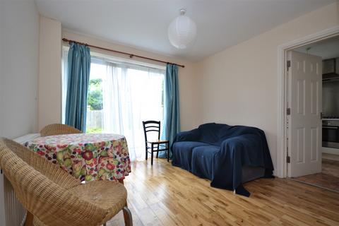 3 bedroom end of terrace house to rent, Cornford Close Bromley BR2