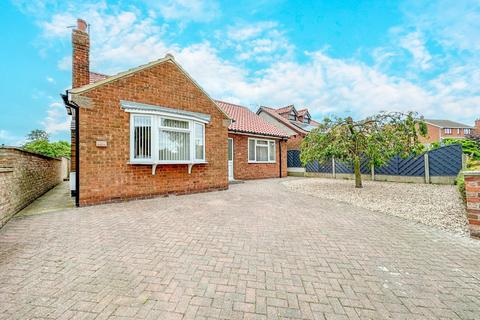 2 bedroom bungalow for sale, Cross Tree Lane, Messingham, North Lincolnshire, DN17