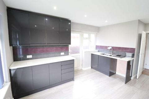 3 bedroom detached house to rent, Graham Drive, High Wycombe HP12