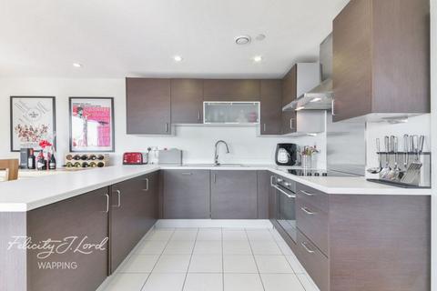 2 bedroom flat for sale, Wilson Tower, London, E1